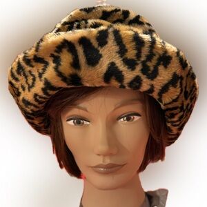 NWT, Betmar Leopard Print Faux Fur Hat
